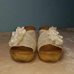 White Wedge with Flower